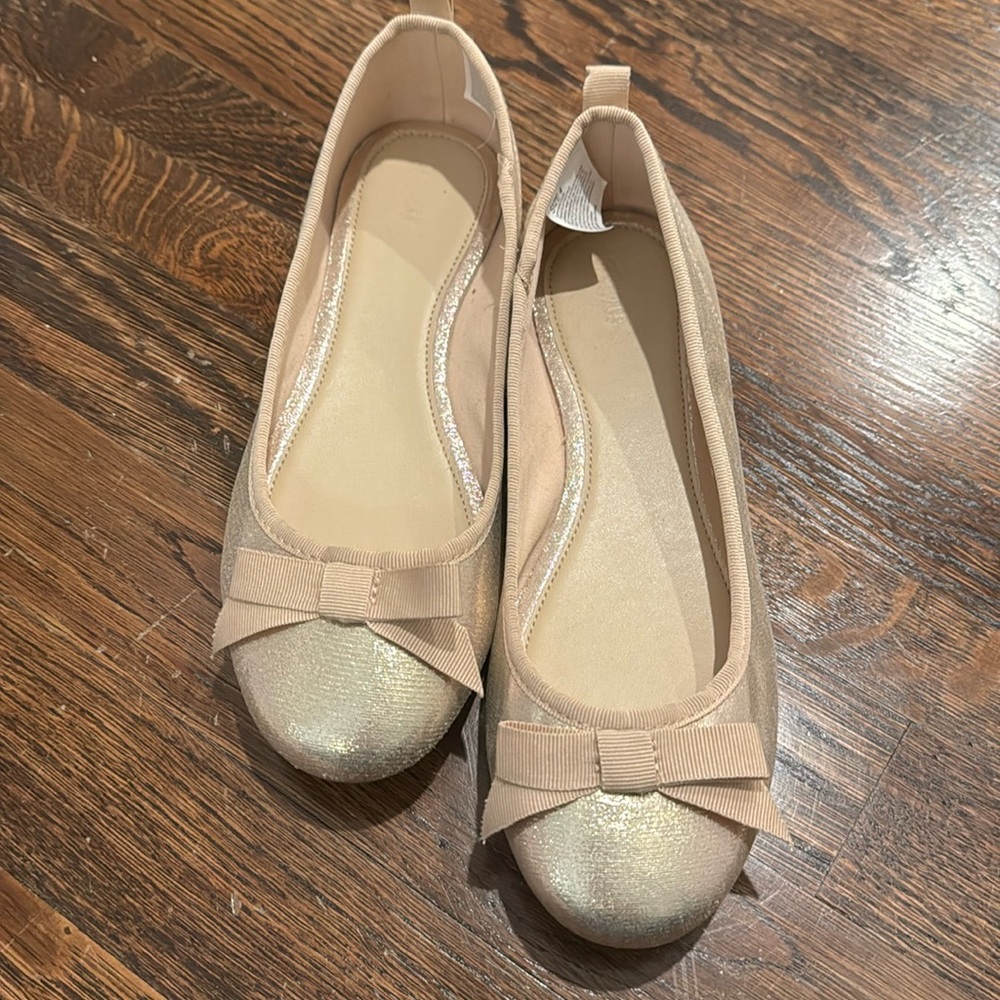 Gold Flats like new Girls Sz 4 Gymboree